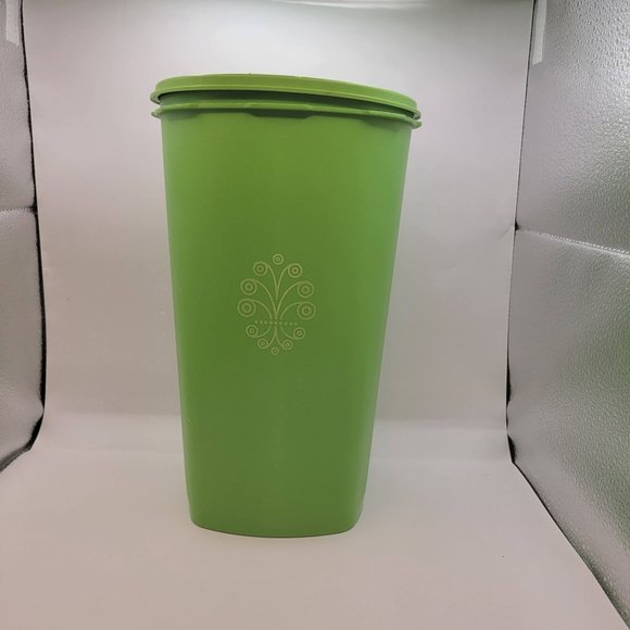 Tupperware Vintage Green Canister 1222-26 with lid 808-28 Snack Keeper 10" - Picture 1 of 11